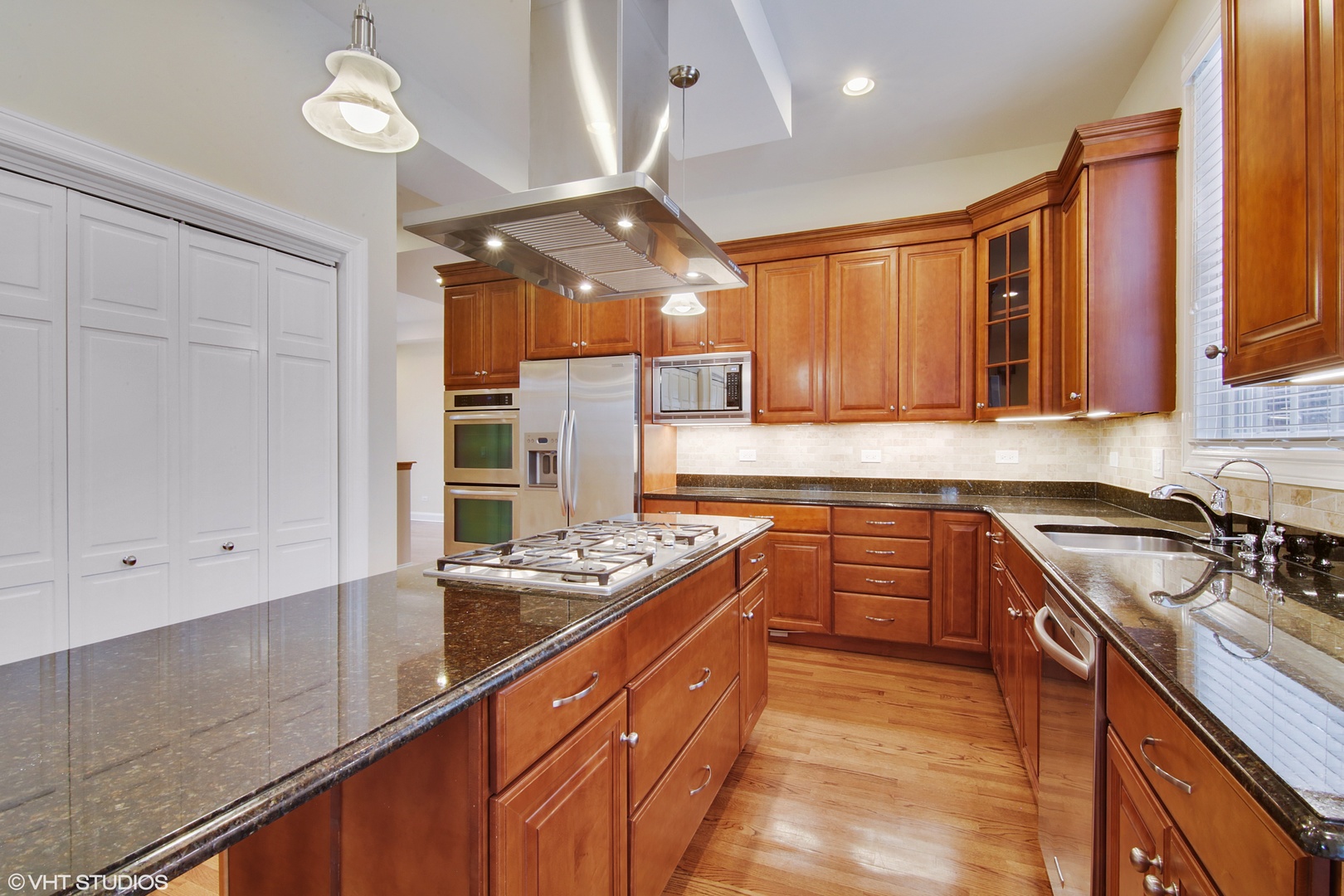 507 Locust Road Wilmette, IL 60091 - Photo 5 of 25