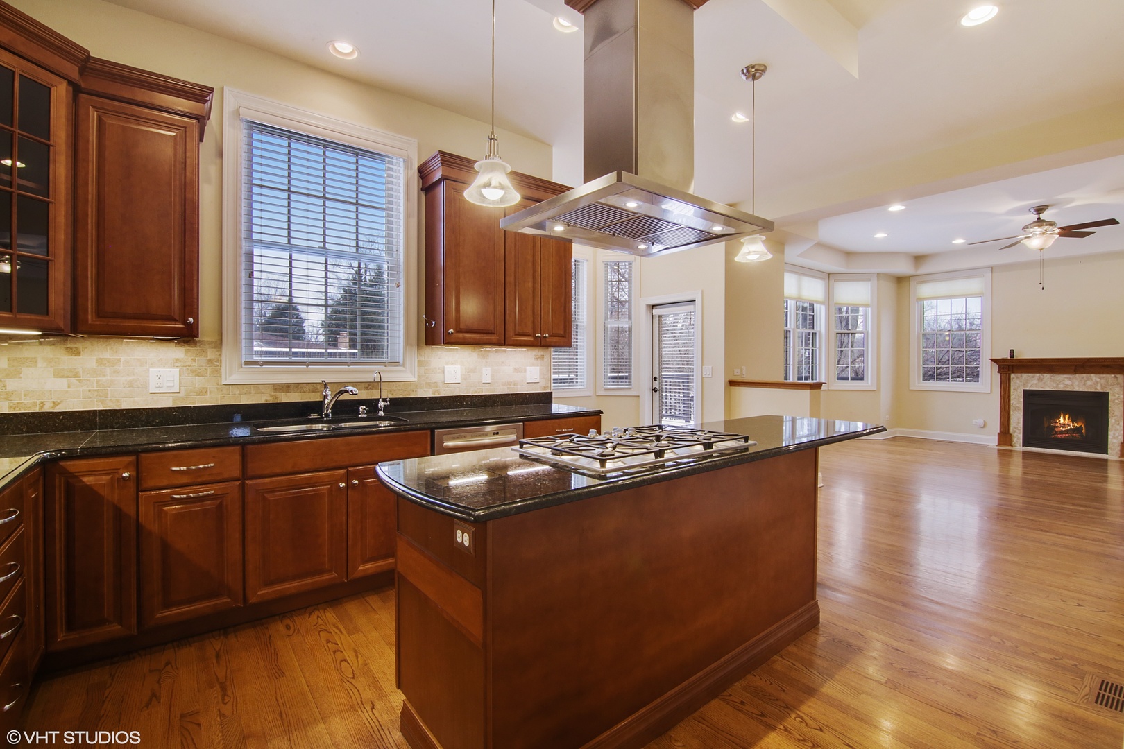 507 Locust Road Wilmette, IL 60091 - Photo 6 of 25