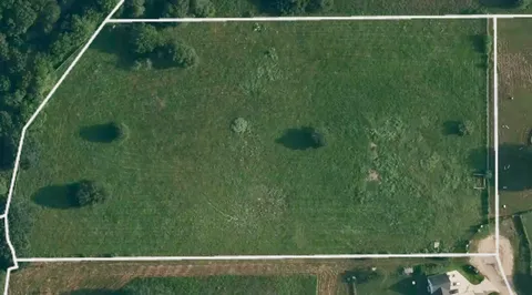 a view of a yard