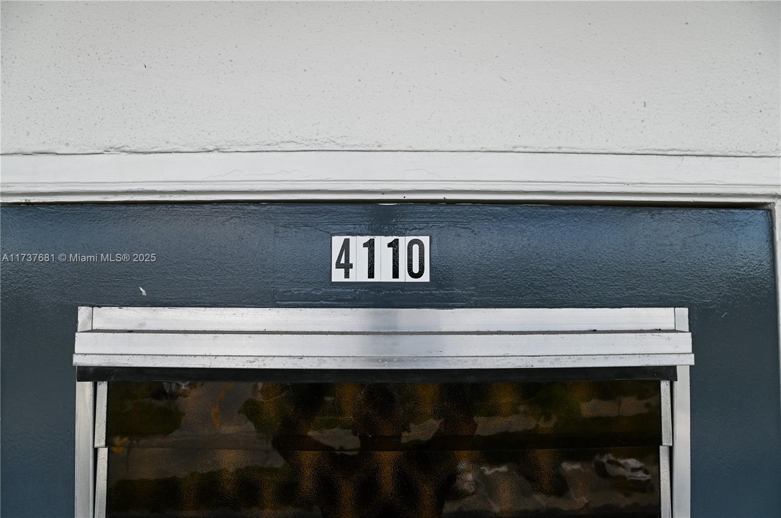 4110 Oakridge V, Unit 4110 Deerfield Beach, FL 33442 - Photo 42 of 63 a close view of a fireplace
