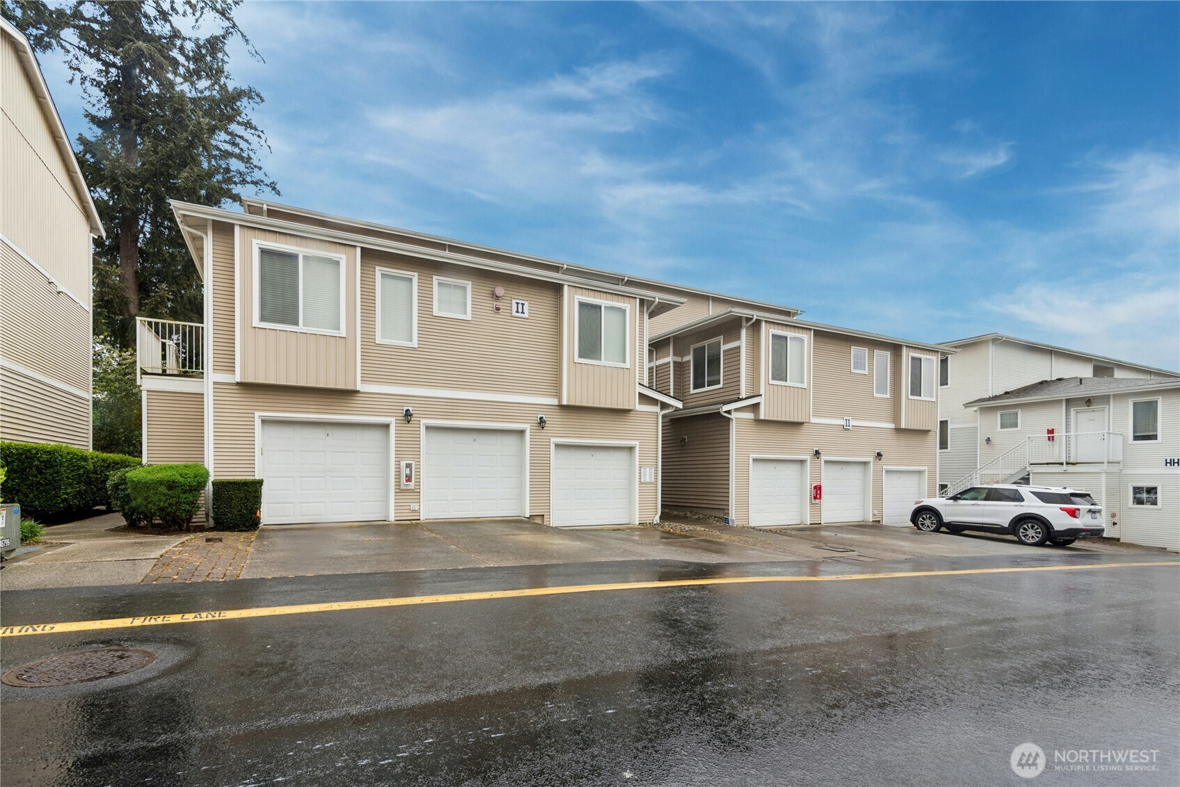 14915 38th Drive Southeast, Unit II1033 Bothell, WA 98012 - Photo 23 of 25 a couple of cars parked in front of a house