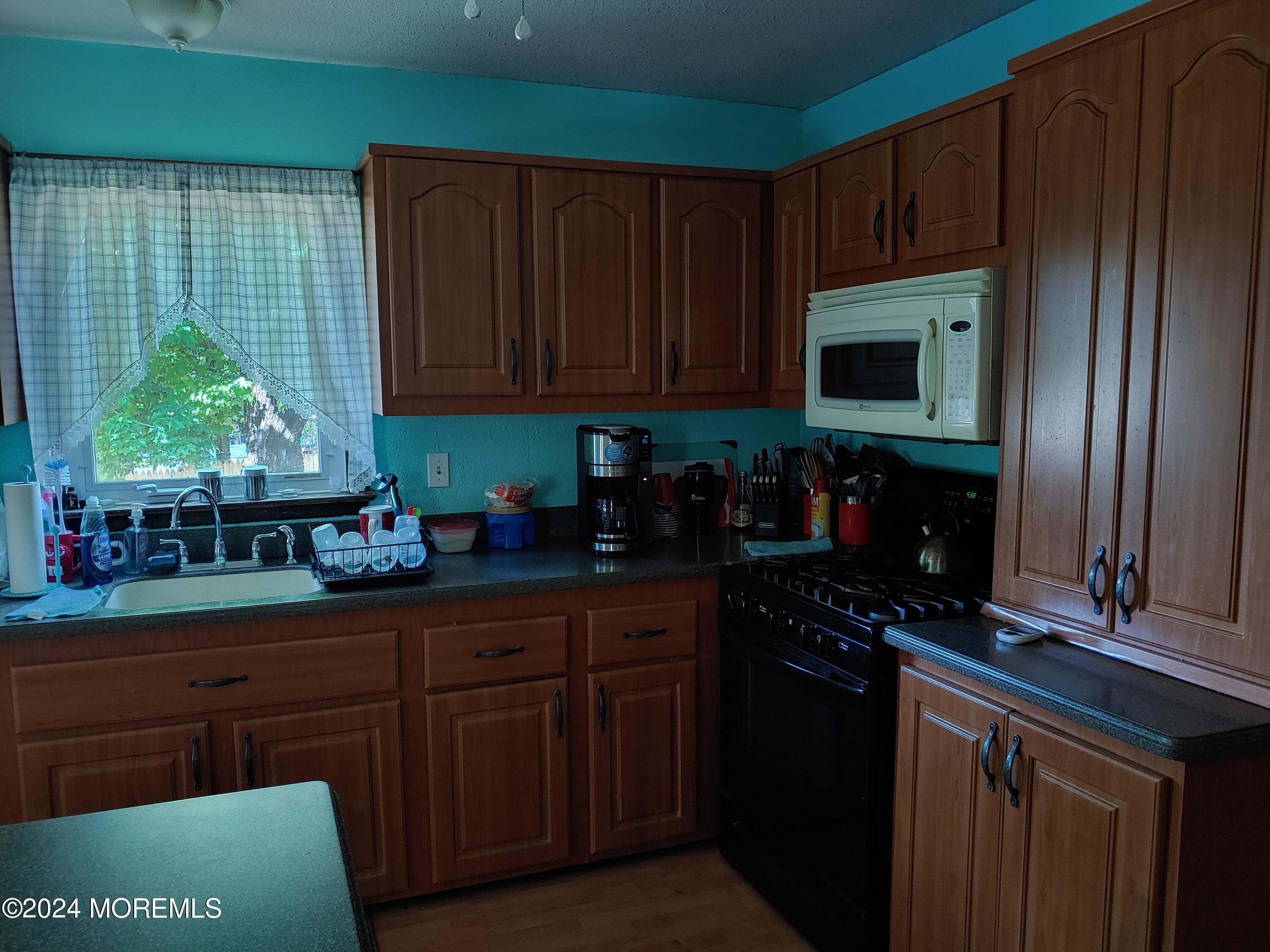 404 Dover Road Toms River, NJ 08757 - Photo 9 of 40 kITCHEN 2