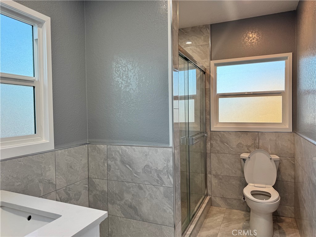 3719 McKenzie Street, Unit 3719 Riverside, CA 92503 - Photo 12 of 28 Full bath