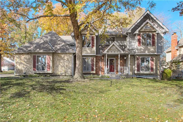 $475,000 | 116 The Woodlands Drive, Gladstone, MO 64119