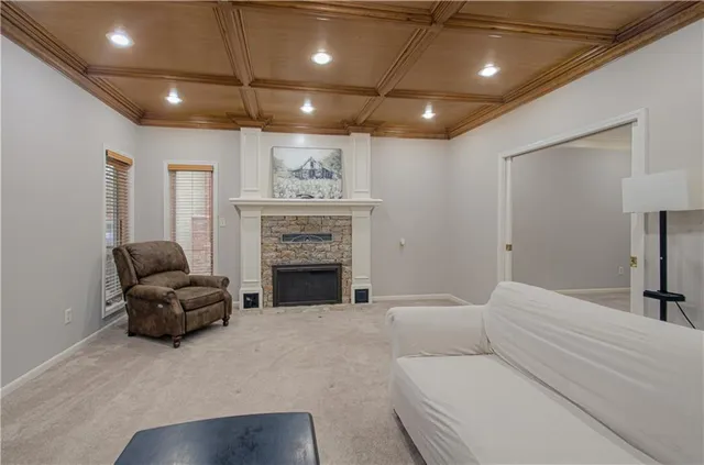 $479,900 | 116 The Woodlands Drive, Gladstone, MO 64119