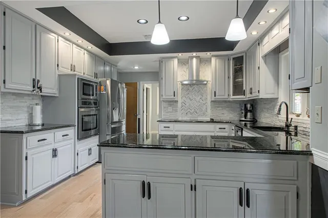 $479,900 | 116 The Woodlands Drive, Gladstone, MO 64119