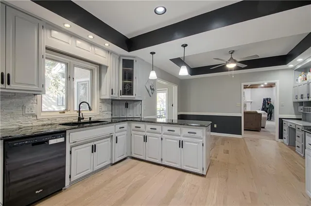 $479,900 | 116 The Woodlands Drive, Gladstone, MO 64119