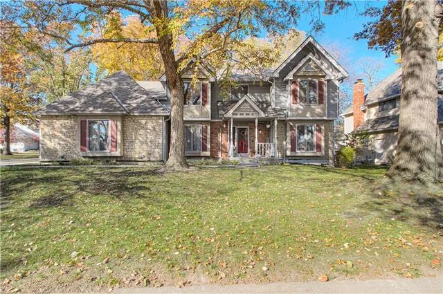 $479,900 | 116 The Woodlands Drive, Gladstone, MO 64119