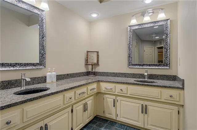 $479,900 | 116 The Woodlands Drive, Gladstone, MO 64119