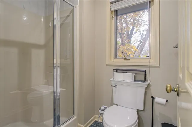 $479,900 | 116 The Woodlands Drive, Gladstone, MO 64119