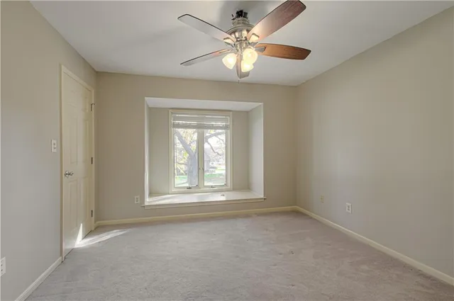 $479,900 | 116 The Woodlands Drive, Gladstone, MO 64119