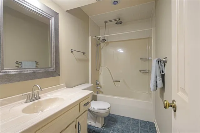 $479,900 | 116 The Woodlands Drive, Gladstone, MO 64119