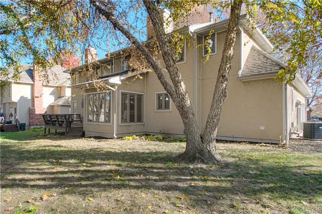 $479,900 | 116 The Woodlands Drive, Gladstone, MO 64119