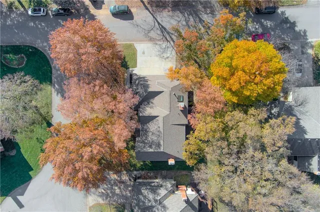 $479,900 | 116 The Woodlands Drive, Gladstone, MO 64119