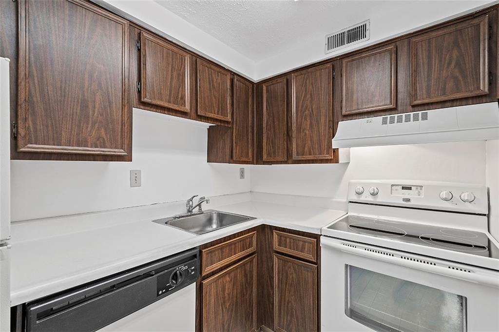 505 Hunters Path Road, Unit 13 Bridgeville, PA 15017 - Photo 9 of 20 Gallery Image 9