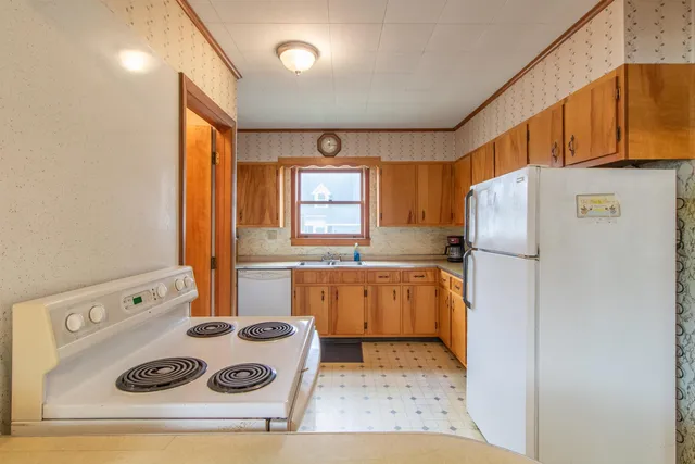 $169,900 | 62 Highland Avenue, Troy, VT 05859