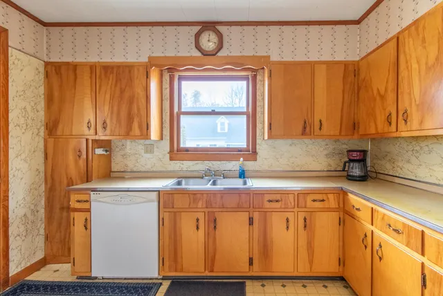 $169,900 | 62 Highland Avenue, Troy, VT 05859