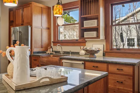 $2,289,000 | 3833 Lakeshore Avenue, Oakland, CA 94610