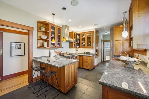 $2,289,000 | 3833 Lakeshore Avenue, Oakland, CA 94610