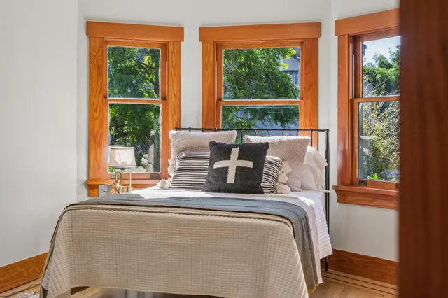 $2,289,000 | 3833 Lakeshore Avenue, Oakland, CA 94610