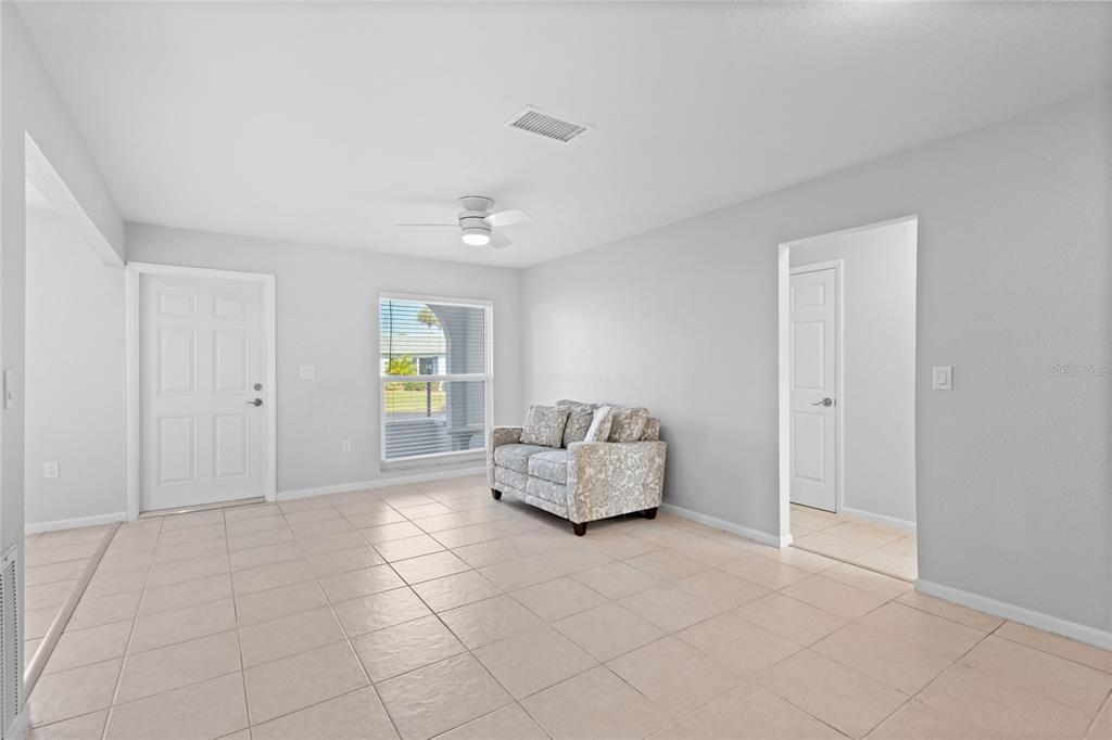 3801 42nd Street West Bradenton, FL 34205 - Photo 6 of 34 a living room with furniture and a table