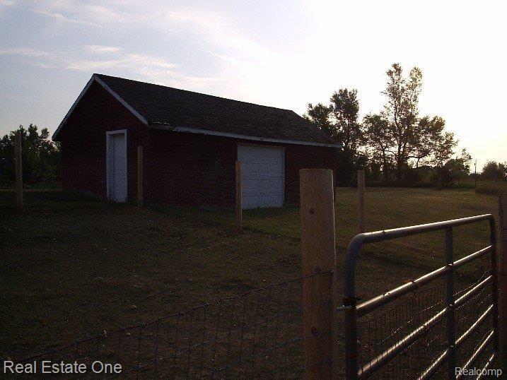 10300 Hadley Road Clarkston, MI 48348 - Photo 19 of 19 small barn