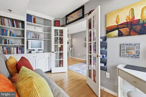 $295,000 | 24 Courthouse Square, Unit 306, Rockville, MD 20850
