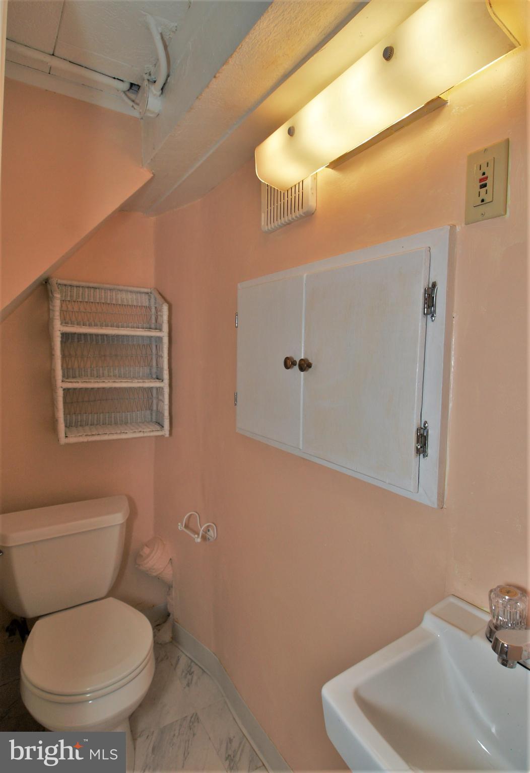 512 Westgate Road Baltimore, MD 21229 - Photo 20 of 23 Basement Full Bathroom