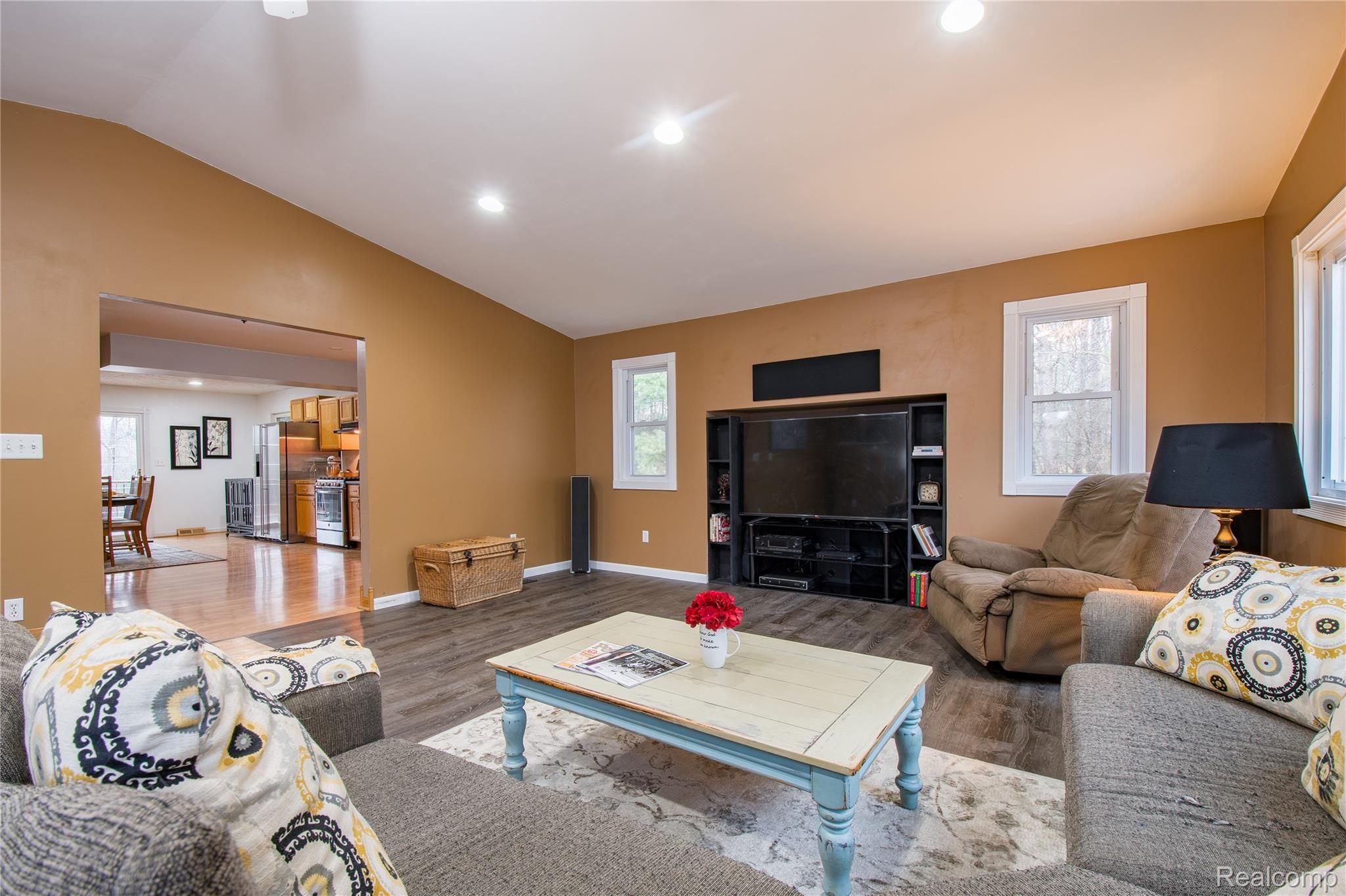 5665 Fisher Road Howell, MI 48855 - Photo 8 of 23 5C59E7BD-A6D7-4F37-93A4-2536A45089AB.jpeg