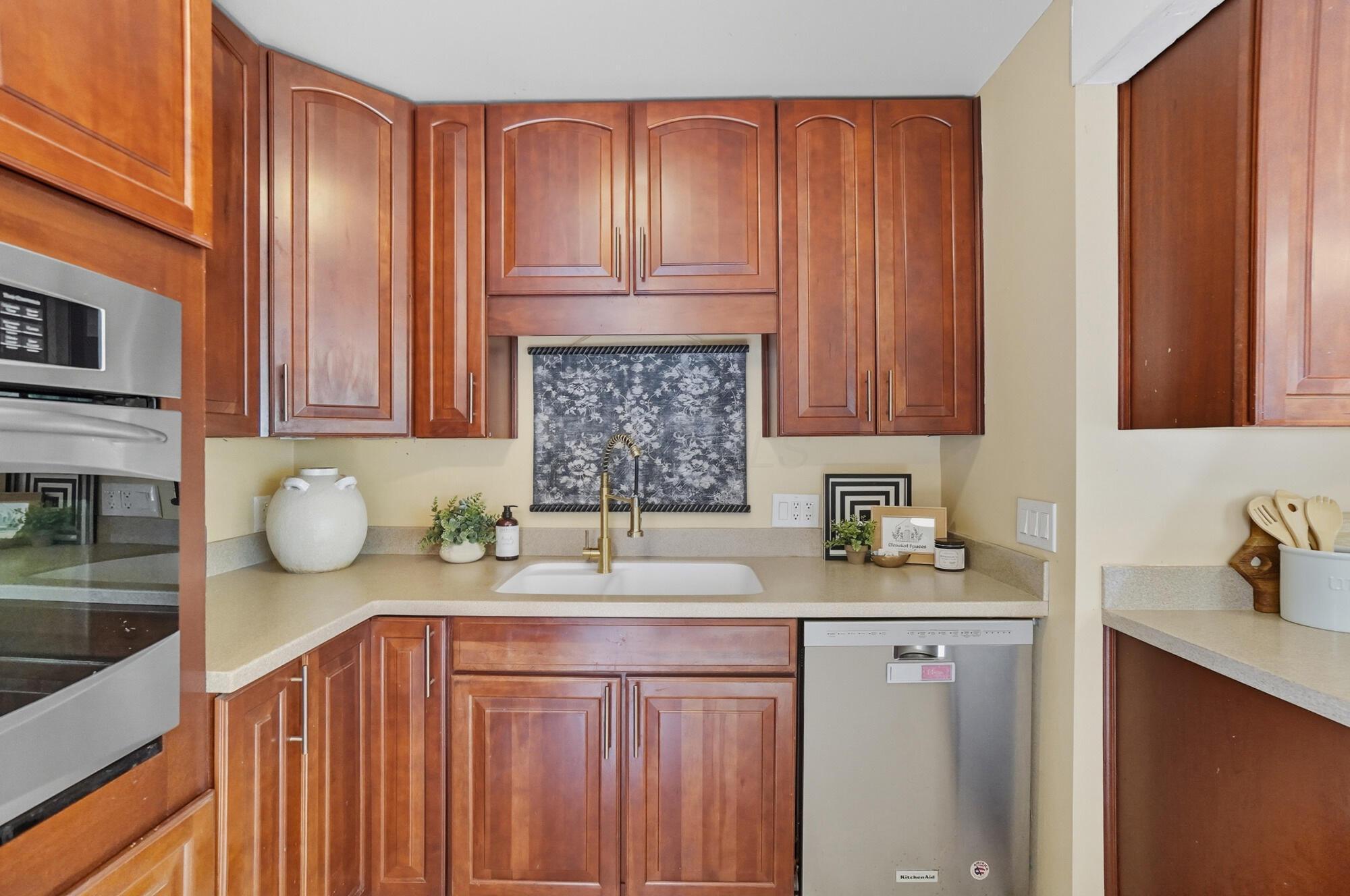 2424 Nottingham Road Columbus, OH 43221 - Photo 14 of 47 014
