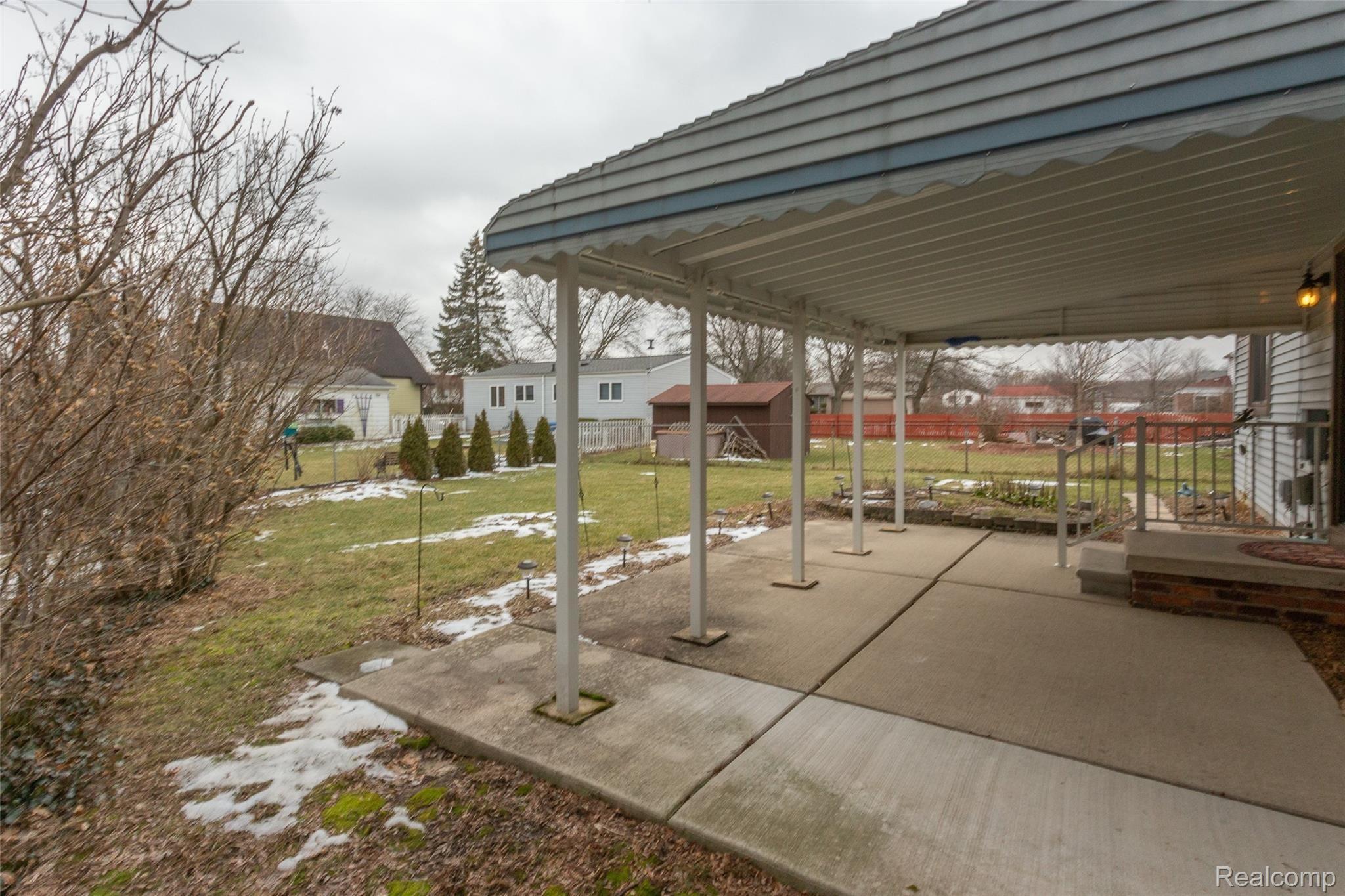 41845 Old Bridge Road Canton, MI 48188 - Photo 7 of 40 41845 Old Bridge--Back-7.jpg