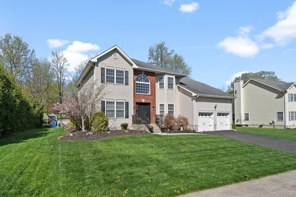 $724,999 | 3403 Red Coat Drive, New Windsor, NY 12553