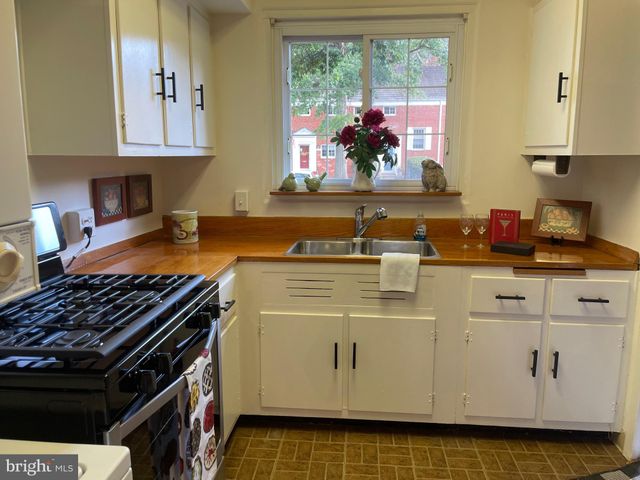 $360,000 | 1633 Ripon Place, Alexandria, VA 22302