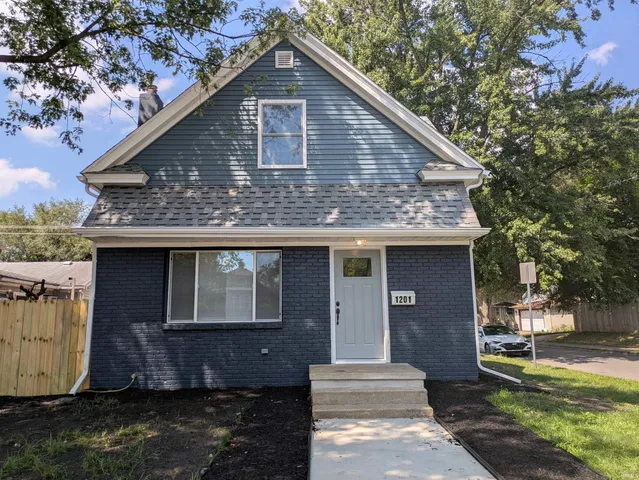 $230,000 | 1201 South Twyckenham Drive, South Bend, IN 46615