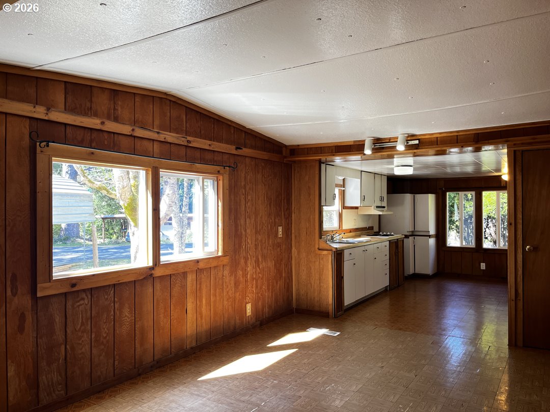 85141 Cedar Drive Florence, OR 97439 - Photo 11 of 37