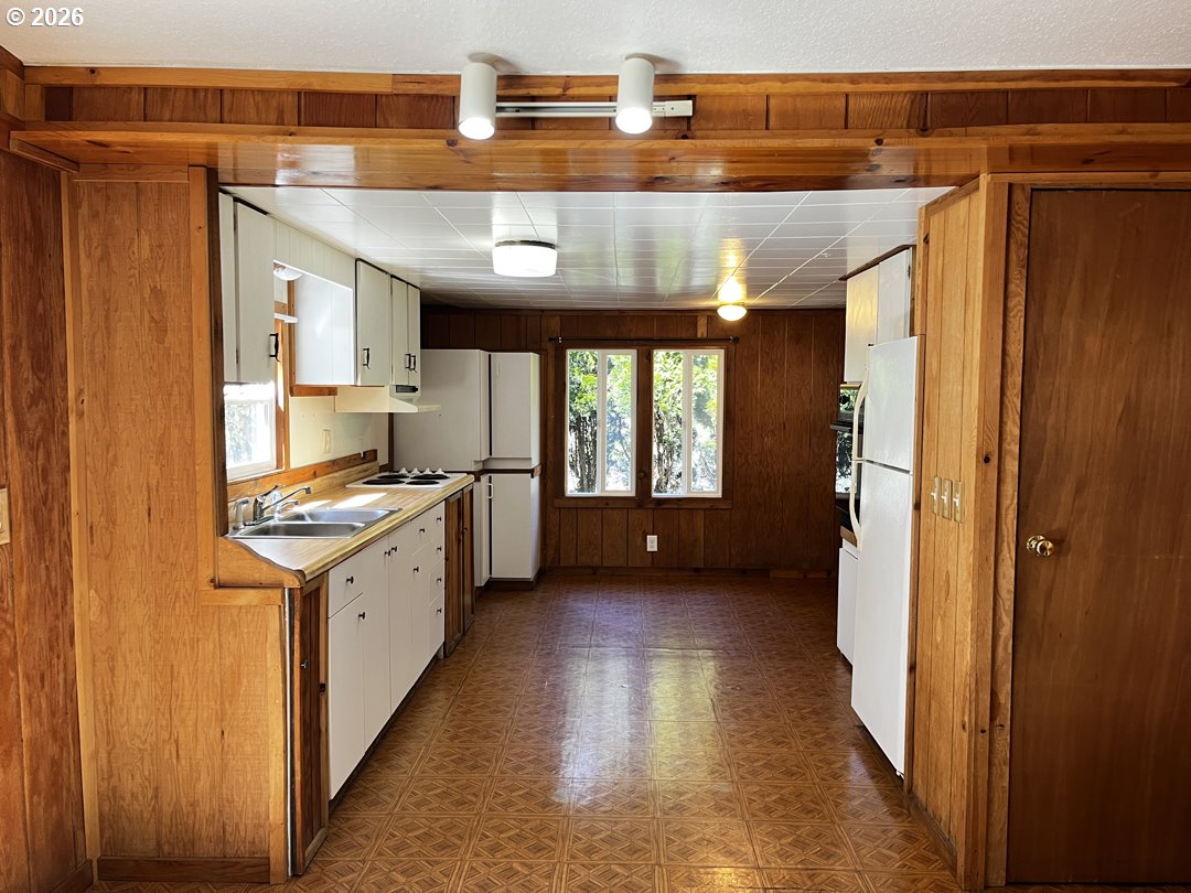 85141 Cedar Drive Florence, OR 97439 - Photo 14 of 37 a kitchen with stainless steel appliances granite countertop a stove and a refrigerator