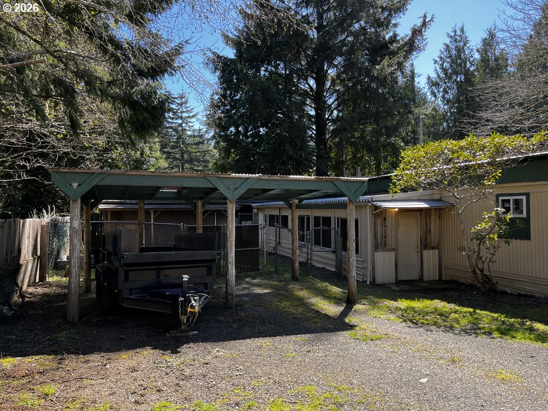 85141 Cedar Drive Florence, OR 97439 - Photo 2 of 37 a view of a car park in front of house