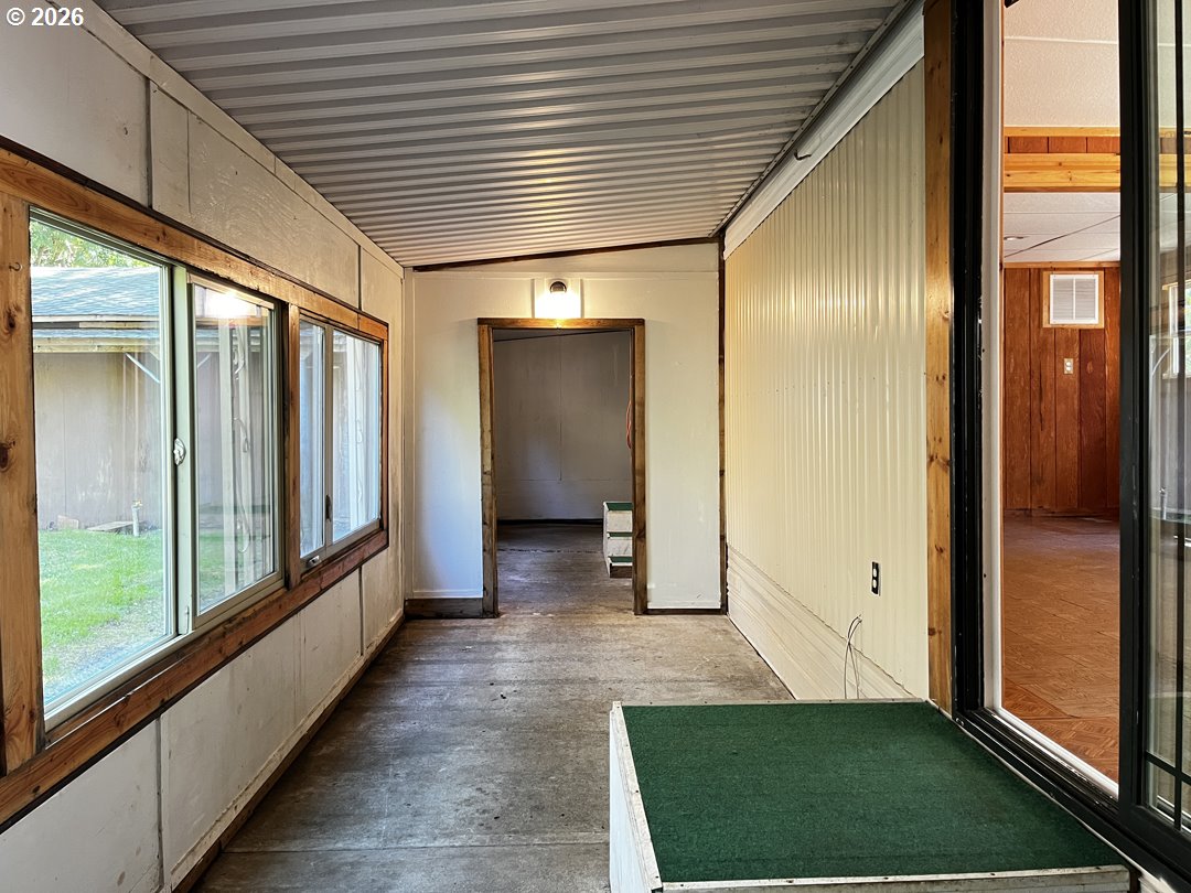 85141 Cedar Drive Florence, OR 97439 - Photo 27 of 37 a view of a hallway with an empty room