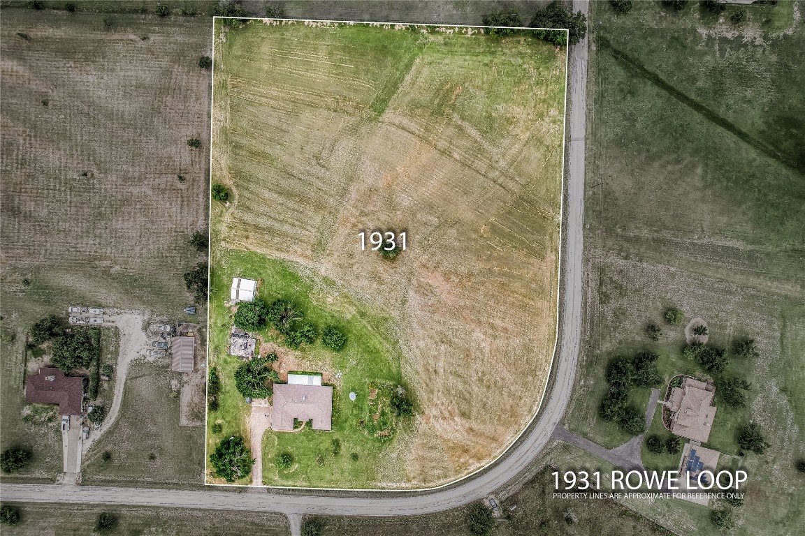 1931 Rowe Loop Pflugerville, TX 78660 - Photo 5 of 37 view of a bathroom shower