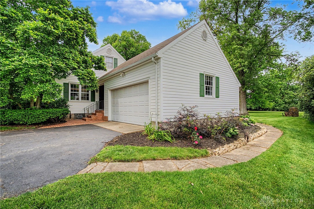 83 Sweet Potato Ridge Road Clayton, OH 45322 - Photo 2 of 60
