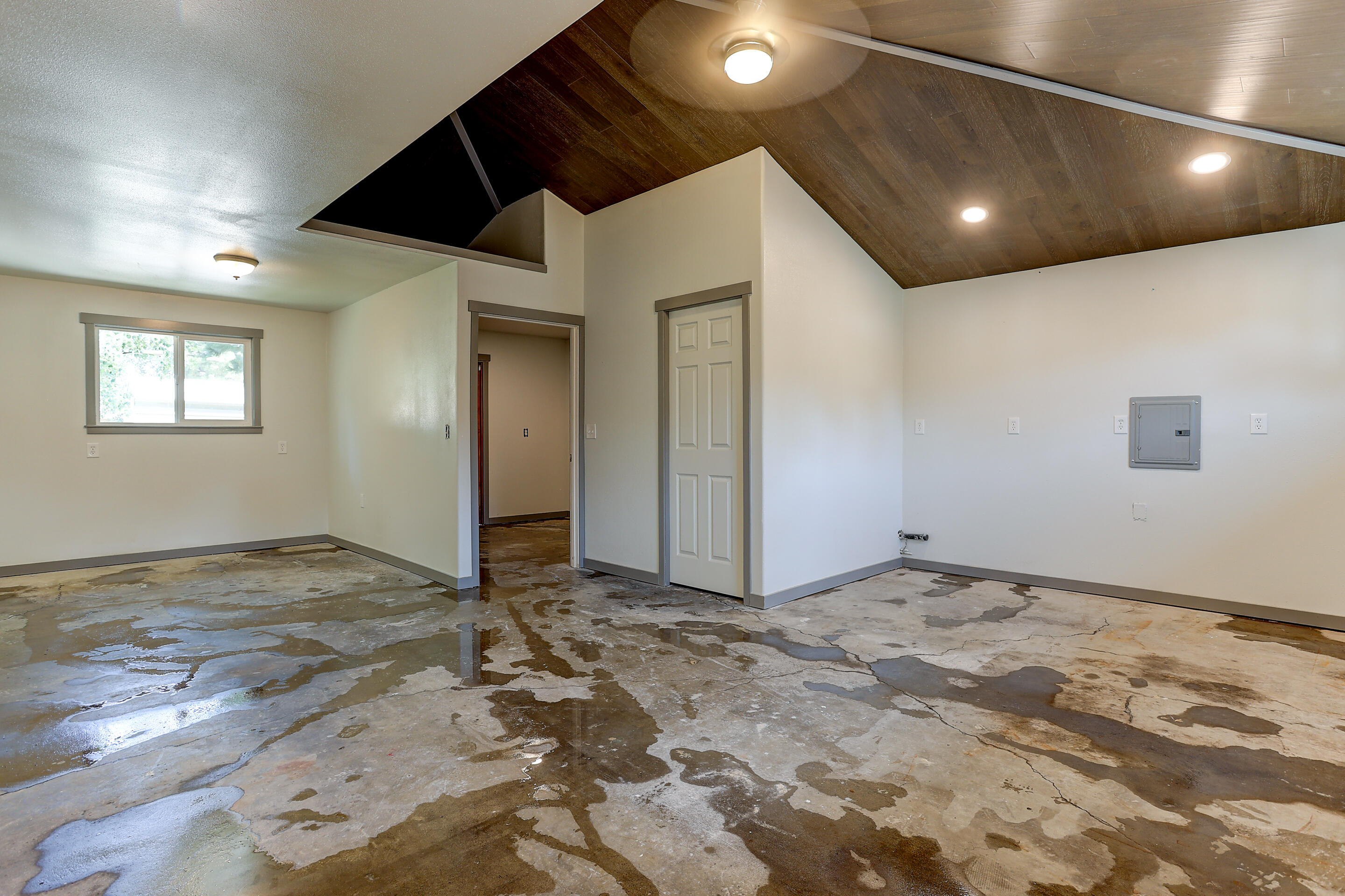 19239 Shoshone Road Bend, OR 97702 - Photo 16 of 39 Finished Space Main Home