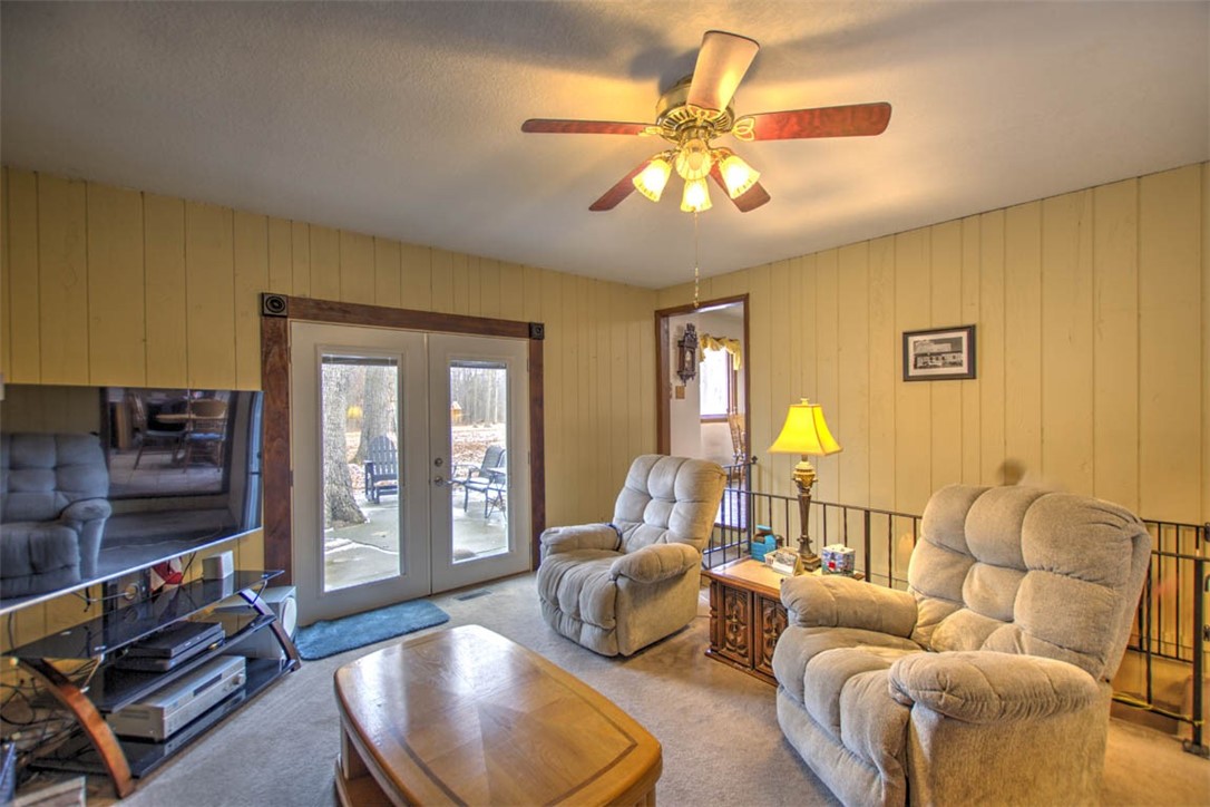 4552 North Prairie View Road Argenta, IL 62501 - Photo 10 of 28 Family room
