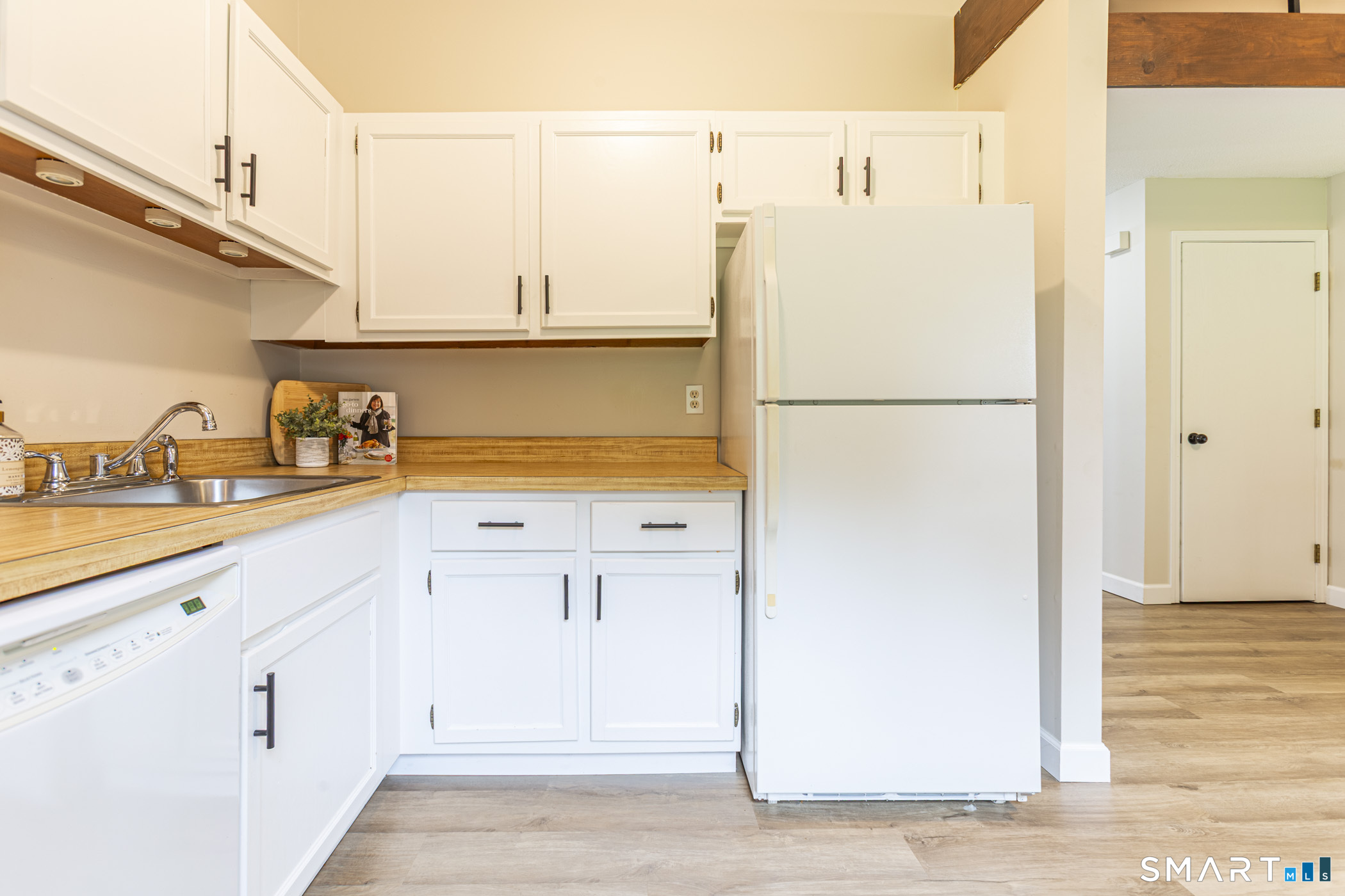 1 Abbott Road, Unit 203 Ellington, CT 06029 - Photo 8 of 37