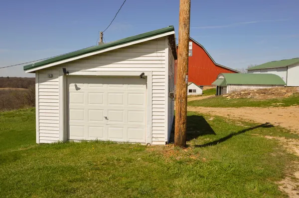 $1,800 | 3884 Breezy Hill Road, Fennimore, WI 53809