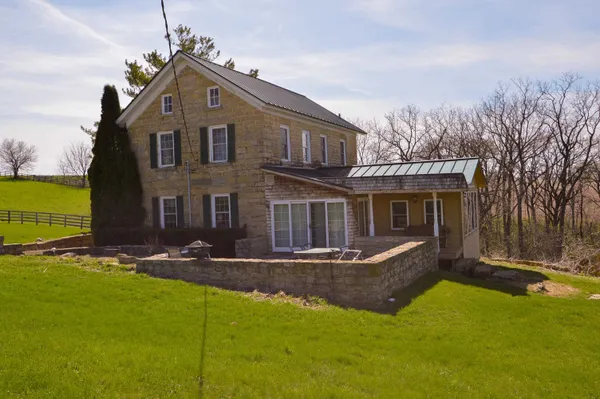$1,800 | 3884 Breezy Hill Road, Fennimore, WI 53809