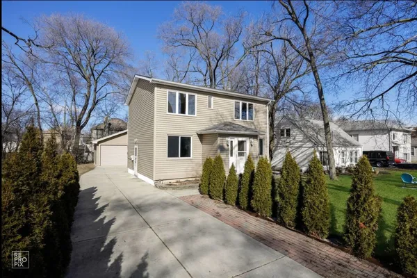 $375,000 | 105 East Red Oak Street, Bensenville, IL 60106