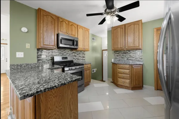 $375,000 | 105 East Red Oak Street, Bensenville, IL 60106