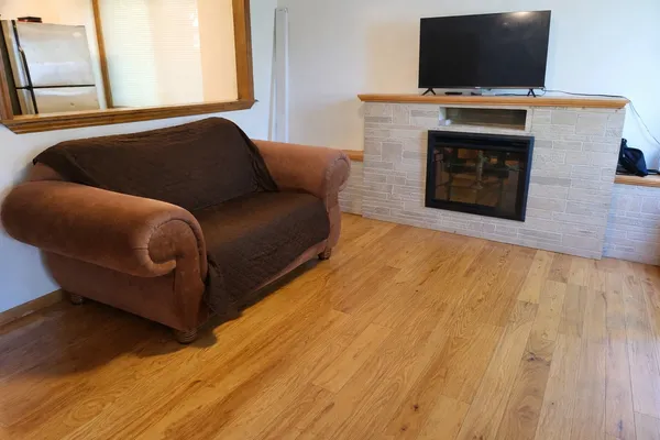 $375,000 | 105 East Red Oak Street, Bensenville, IL 60106