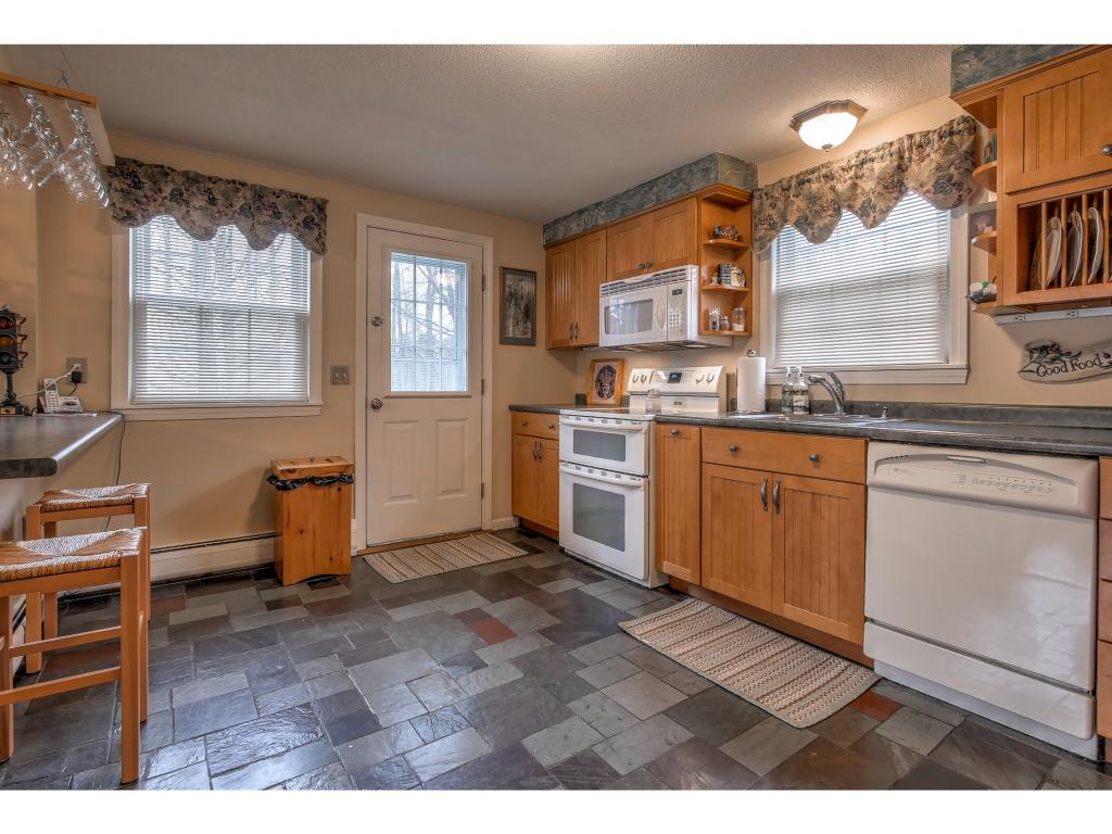6 Derryfield Road Derry, NH 03038 - Photo 3 of 24 Gallery Image 3