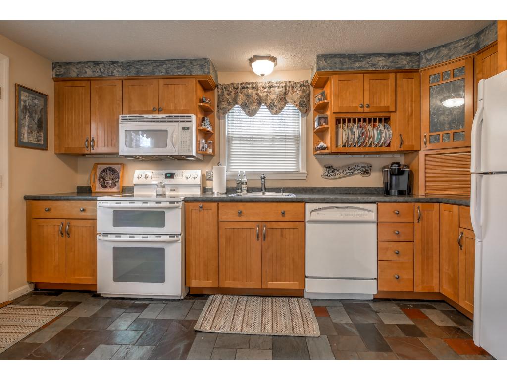 6 Derryfield Road Derry, NH 03038 - Photo 4 of 24 Gallery Image 4